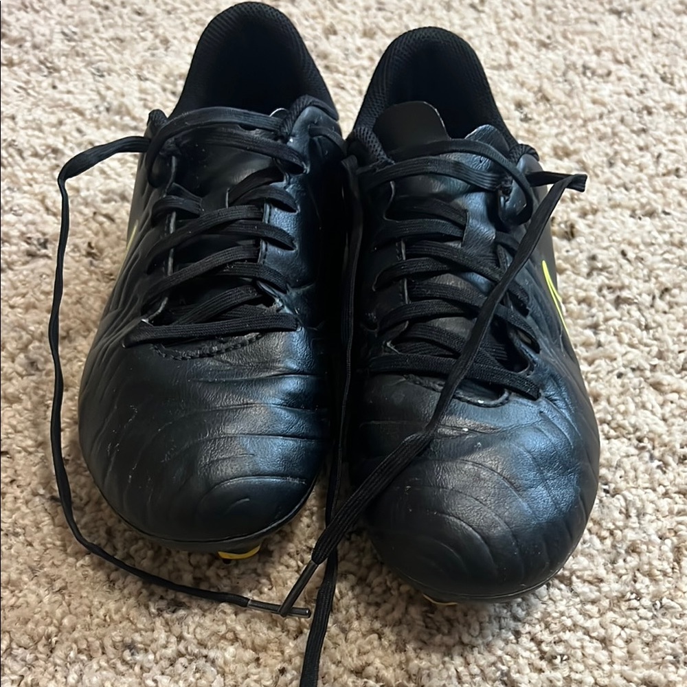 Nike Boy’s Black Soccer Cleats